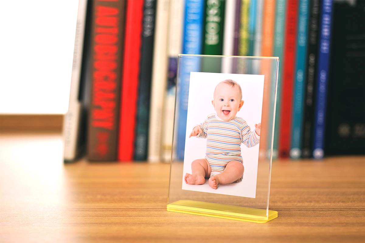 アクリルでできた写真立て
